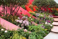 Le jardin de la route de la soie, Chengdu, jardin de la Chine au RHS Chelsea Flower Show 2017. Sponsor: Creativersal. Concepteurs: Laurie Chetwood et Patrick Collins