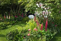 The Breast Cancer Now Garden: Through the Microscope at the RHS Chelsea Flower Show 2017. Designer: Ruth Willmott. Décerné une médaille d'argent doré. Le B