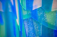 Chelsea Flower Show 2007, «Le jardin de sable et de glace de Hasmead» (Linda Bush) «mur de glace» en perspex bleu