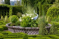 Bourton House Garden, Glos., UK (Paice) étang orné dans le jardin de noeud