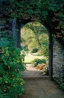 Munstead Wood Surrey Gertrude Jekyll porte en mur de pierre jardin d'été