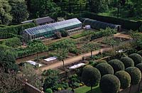 Maison Hatfield. Hertfordshire. Jardin potager de cuisine biologique sur vue. maisons de verre.