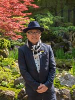 Designer Kazuyuki Ishihara devant son jardin Green Switch Chelsea Flower Show 2019. Sponsor: G-Lion