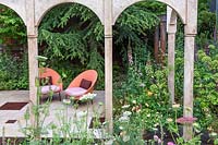 Pavillon avec assise et pavage en pierre. Le jardin Wedgwood. Conception: Jo Thompson. Commanditaire: Wedgwood