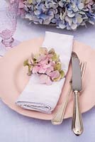 Réglage de la table d'hortensia rose