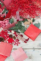 Décorations et sacs cadeaux festifs