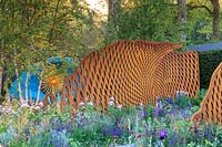 Sculpture Aeon avec plantation mixte, le David Harber et Savills Garden, RHS Chelsea Flower Show, 2018