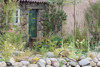 Entrée d'un hangar en pierre, 'Rias de Galicia: Un jardin au bout de la terre', RHS Hampton Flower Show, 2018