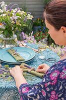 Ajouter des têtes de graines à la décoration de table avec Lavandula - Lavender