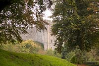 Vue sur le château et les jardins environnants. Château d'Arundel, Sussex, UK.