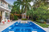 Piscine dans jardin tropical. La résidence Jones, Key West, Floride, USA. Conception de jardin par Craig Reynolds.