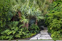Parterre de fleurs tropicales mixtes dans le jardin. La résidence Jones, Key West, Floride, USA. Conception de jardin par Craig Reynolds.