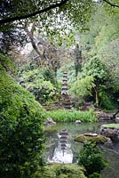 Le jardin japonais à Iford Manor, Bradford-on-Avon, Wiltshire, Royaume-Uni.