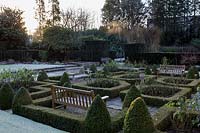 Le jardin Parterre à Kilver Court, Somerset, Royaume-Uni. Conçu par Roger Saul de Mulberry.