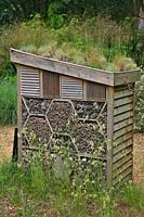 Un mur d'abeilles pour les abeilles solitaires à Knoll Gardens, Dorset