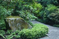 Pierre d'entrée du jardin japonais Yao. Jardin botanique de Bellevue, USA.