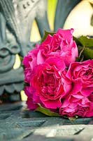 Bouquet de roses roses 'kate '. Décoration de mariage