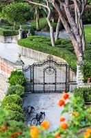 Portes formelles et ornées à la Villa Agnelli Levanto, Italie.