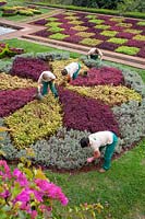 Jardiniers travaillant Jardim Botanico Gardens - Jardin botanique, Funchal, Madère