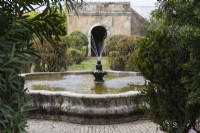 Fontaine et bassin du Box Parterre. Seixal, près de Setubal, Portugal. septembre