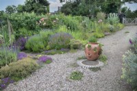 Jardin d'herbes aromatiques à Goldstone Hall Hotel, Shropshire - Juin