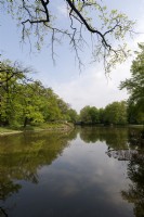 Dresde Saxe AllemagneGrosser Garten park Neuer Teich lake.