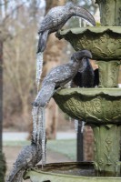 Fontaine d'oiseaux tropicaux RHS Wisley en hiver