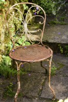 Chaise de jardin ancienne en métal