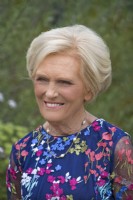 Mary Berry, célèbre pâtissière et juge de la série télévisée « Celebrity Bake Off » au RHS Chelsea Flower Show 