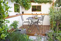 Terrasse avec légumes et fines herbes 
