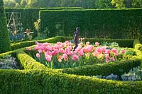 Jardin à la française avec tulipes 