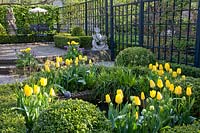 Petit jardin à la française avec terrasse 