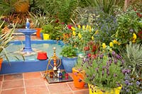 Jardin/terrasse oriental avec pots colorés 