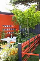 Jardin moderne avec Ginkgo, Ginkgo biloba, Achillea Terracotta 