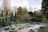 Le jardin pavé de York Gate en février 
