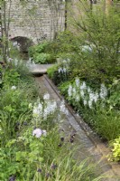 Le jardin des Cotswolds au RHS Malvern Spring Festival 2024. Conçu par Mark Draper Graduate Gardeners Ltd 